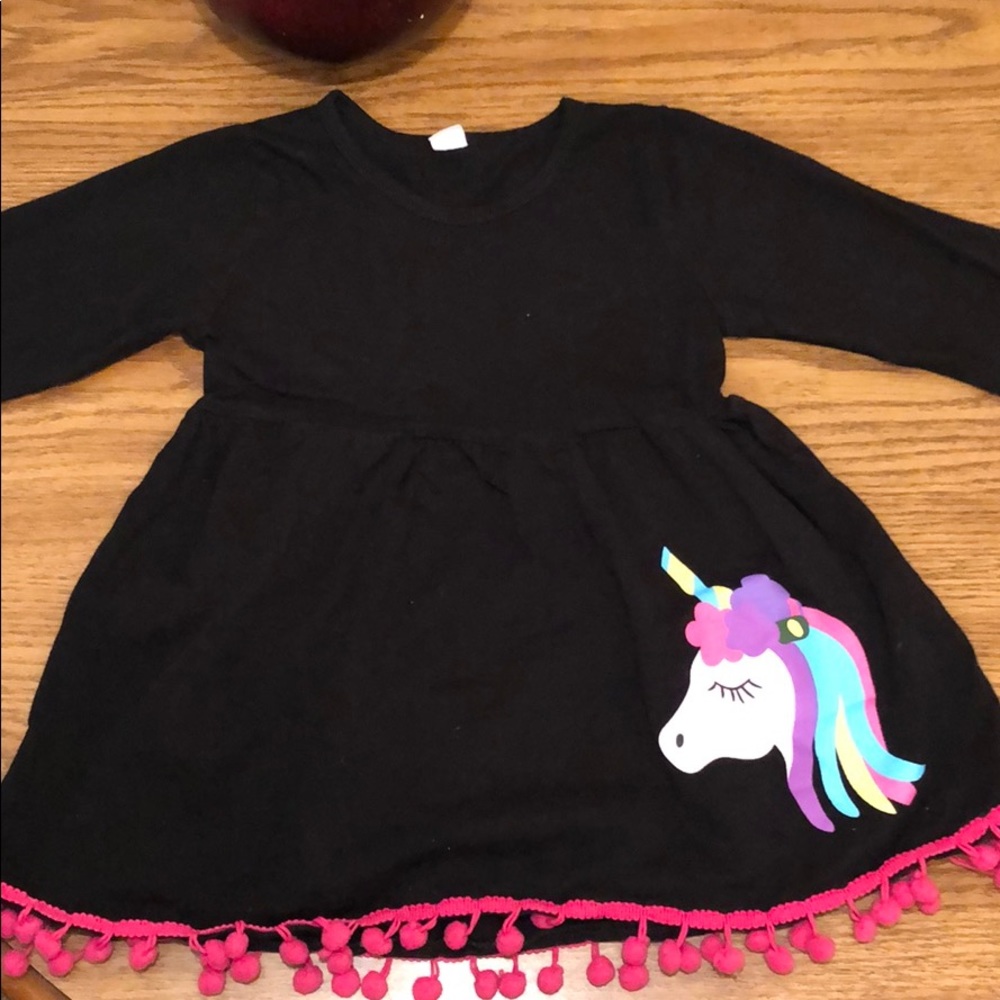 4/15$ deal bundle now . Unicorn dress size 3t